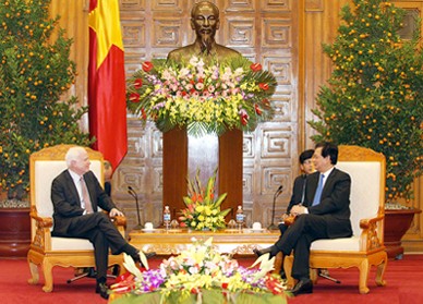 Nguyen Tan Dung reçoit John McCain - ảnh 1